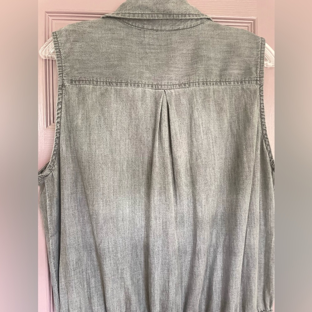 DEX gray chambray romper. Women’s Large. - Picture 6 of 10